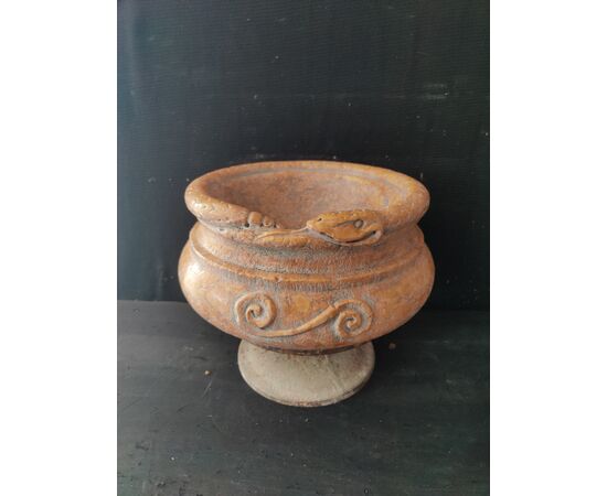 Particolare acquasantiera in marmo rosso Verona - Diametro 24 cm - Venezia