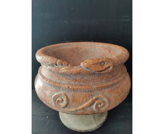 Particolare acquasantiera in marmo rosso Verona - Diametro 24 cm - Venezia