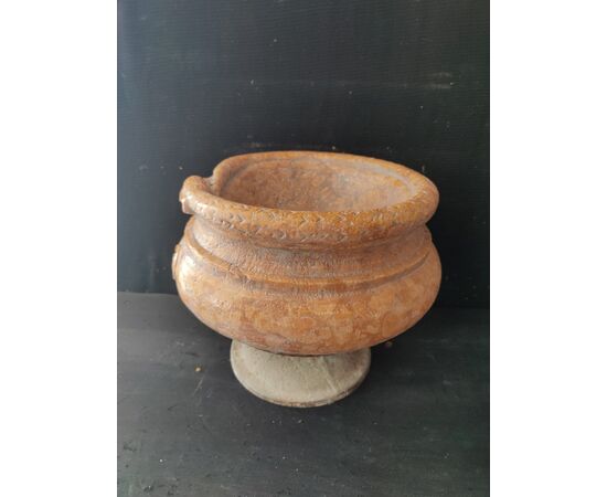 Particolare acquasantiera in marmo rosso Verona - Diametro 24 cm - Venezia
