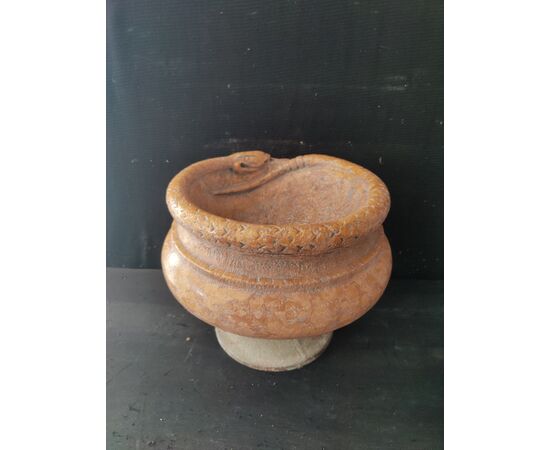 Particolare acquasantiera in marmo rosso Verona - Diametro 24 cm - Venezia
