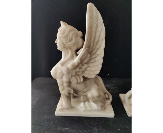 Strepitosa coppia di Sfingi in marmo di Carrara - H 38 cm