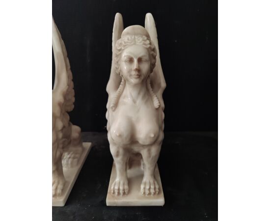 Strepitosa coppia di Sfingi in marmo di Carrara - H 38 cm