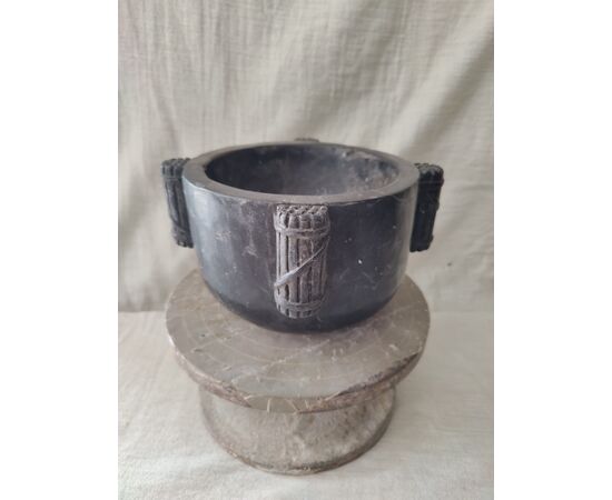 Interessante mortaio in marmo nero marquina - H 13 cm