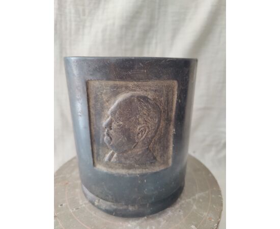 Particolare portapenne in marmo nero marquina - H 17 cm