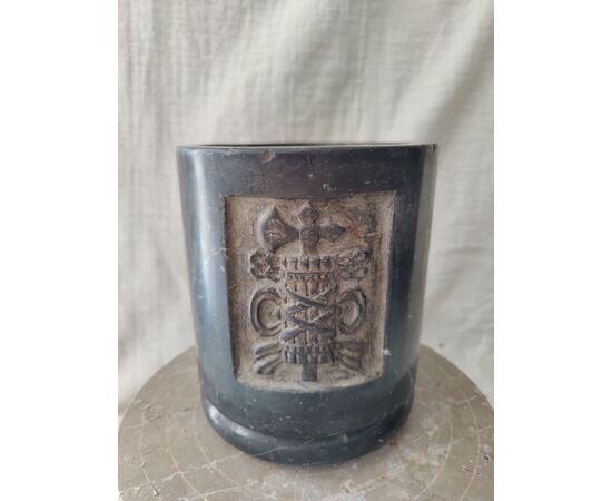 Particolare portapenne in marmo nero marquina - H 17 cm