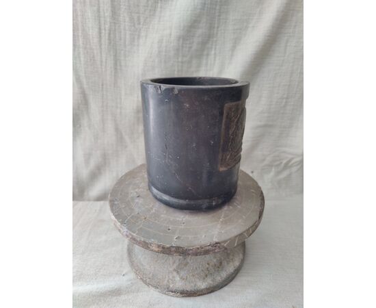 Particolare portapenne in marmo nero marquina - H 17 cm