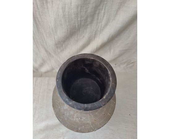 Particolare portapenne in marmo nero marquina - H 17 cm