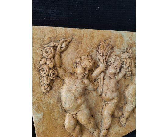 Altorilievo - Sovrapporta "Allegoria delle 4 stagioni" - 64 x 40 cm - Marmo giallo reale