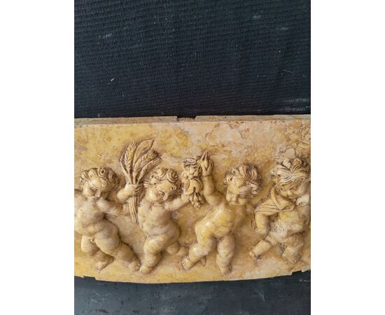 Altorilievo - Sovrapporta "Allegoria delle 4 stagioni" - 64 x 40 cm - Marmo giallo reale