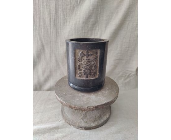 Particolare portapenne in marmo nero marquina - H 17 cm