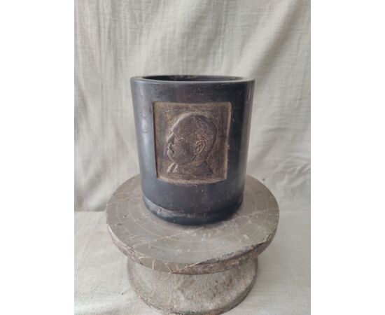 Particolare portapenne in marmo nero marquina - H 17 cm