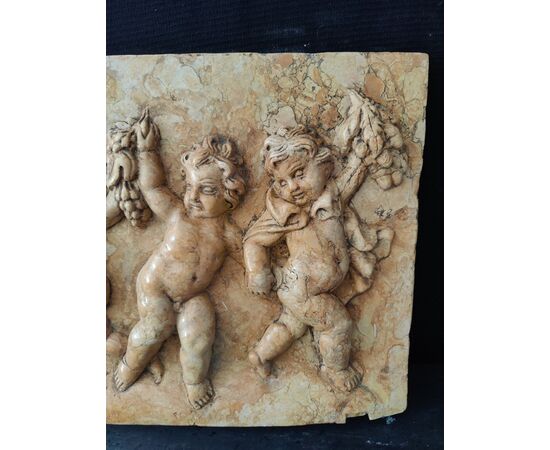 Altorilievo - Sovrapporta "Allegoria delle 4 stagioni" - 64 x 40 cm - Marmo giallo reale