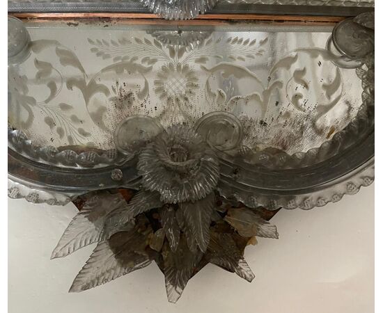 Venetian mirror in etched glass with applied flowers, late 19th – early 20th century