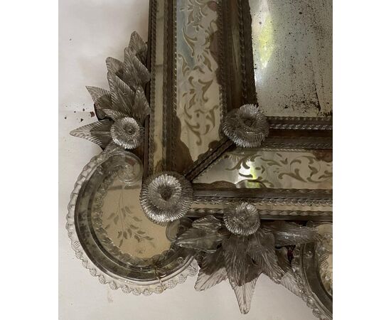 Venetian mirror in etched glass with applied flowers, late 19th – early 20th century
