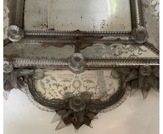 Venetian mirror in etched glass with applied flowers, late 19th – early 20th century