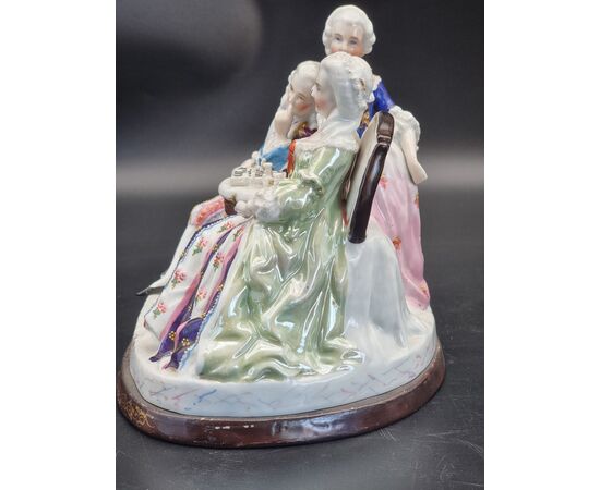 Polychrome porcelain group with gallant scene and chessboard – Northern Europe, 19th century