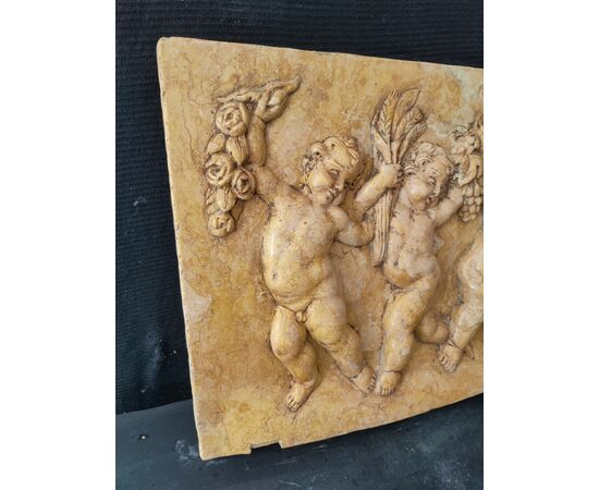 Altorilievo - Sovrapporta "Allegoria delle 4 stagioni" - 64 x 40 cm - Marmo giallo reale