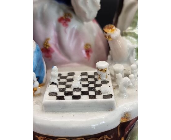 Polychrome porcelain group with gallant scene and chessboard – Northern Europe, 19th century