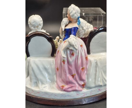 Polychrome porcelain group with gallant scene and chessboard – Northern Europe, 19th century