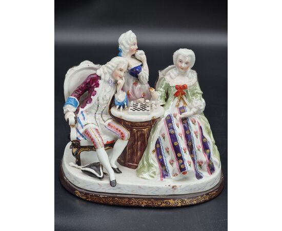 Polychrome porcelain group with gallant scene and chessboard – Northern Europe, 19th century