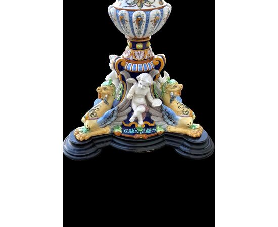 Large majolica vase with column. Ginori manufacture.