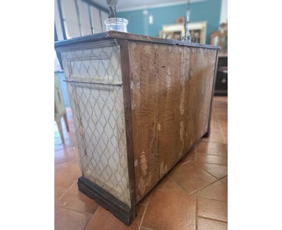 Grande credenza laccata dell'Ottocento