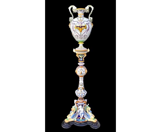 Large majolica vase with column. Ginori manufacture.