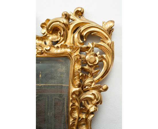 Specchiera antica stile Luigi XV in legno dorato e intagliato. Firenze XIX secolo.