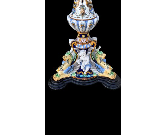 Large majolica vase with column. Ginori manufacture.