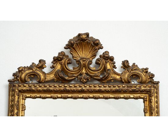 Specchiera antica Luigi XVI Napoletana in legno dorato e intagliato. Periodo XVIII secolo.