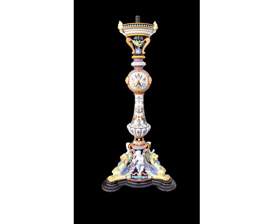 Large majolica vase with column. Ginori manufacture.