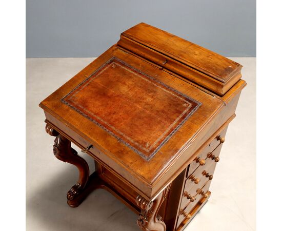 Davenport desk in walnut, England, second half of the 19th century