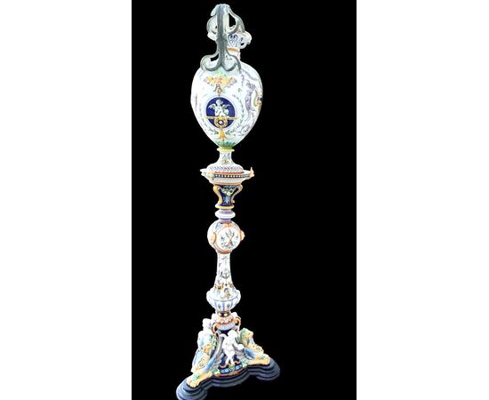 Large majolica vase with column. Ginori manufacture.