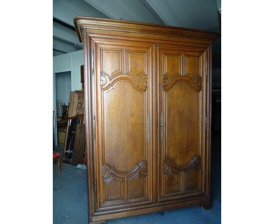 Armadio Luigi XV scolpito in rovere metà 1700 Francia