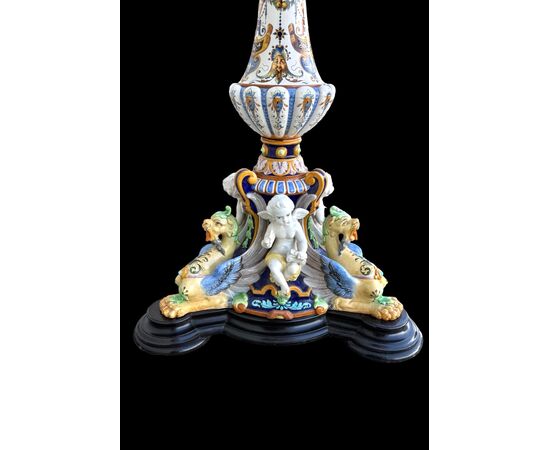 Large majolica vase with column. Ginori manufacture.