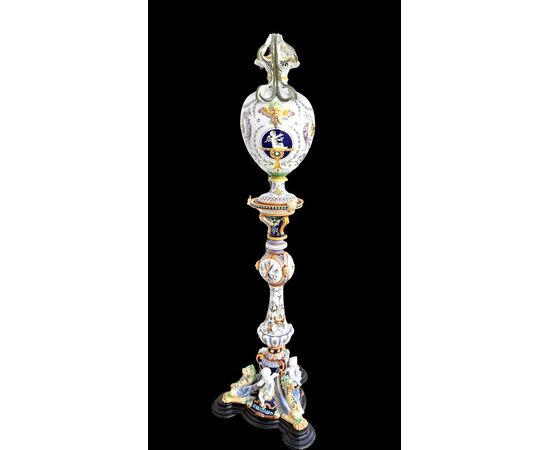 Large majolica vase with column. Ginori manufacture.