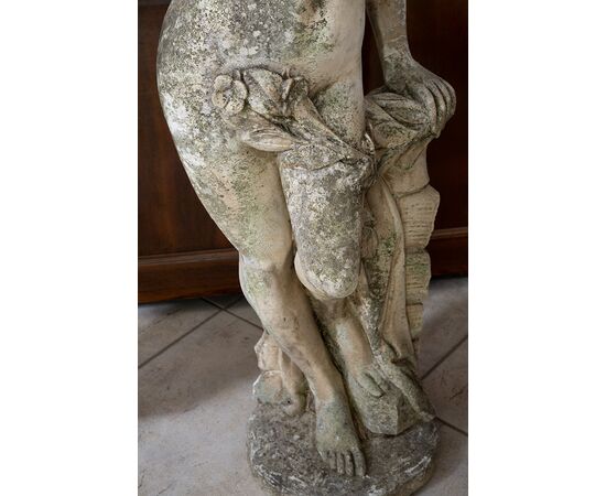 Coppia di sculture antiche da giardino in pietra Vicentina. Periodo XX secolo.