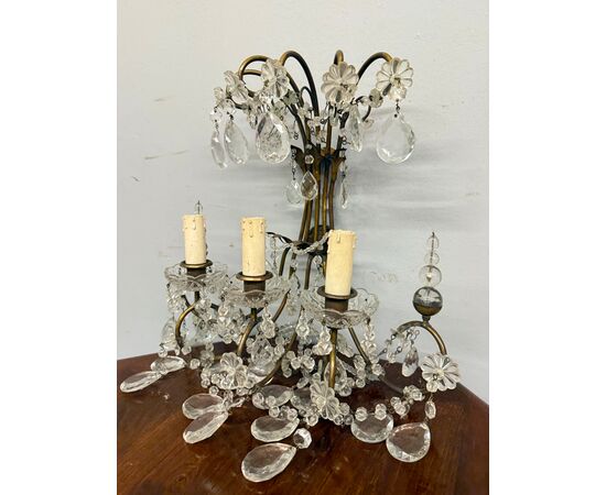 Antica coppia di appliques '900 a tre luci con gocce di cristallo 40x40x20cm