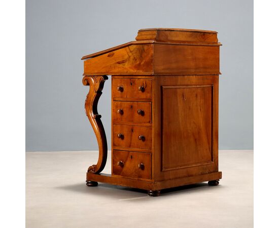 Davenport desk in walnut, England, second half of the 19th century