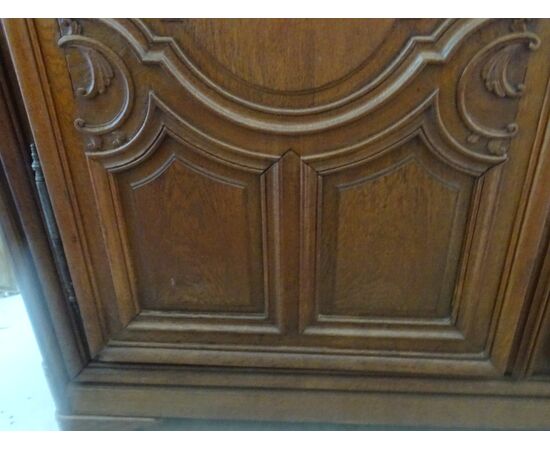 Armadio Luigi XV scolpito in rovere metà 1700 Francia