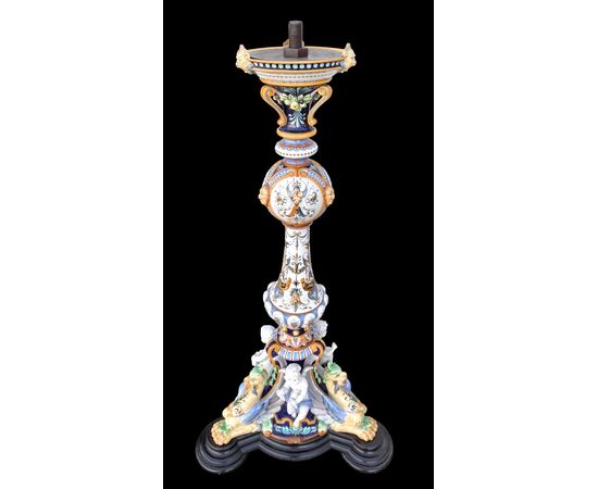 Large majolica vase with column. Ginori manufacture.