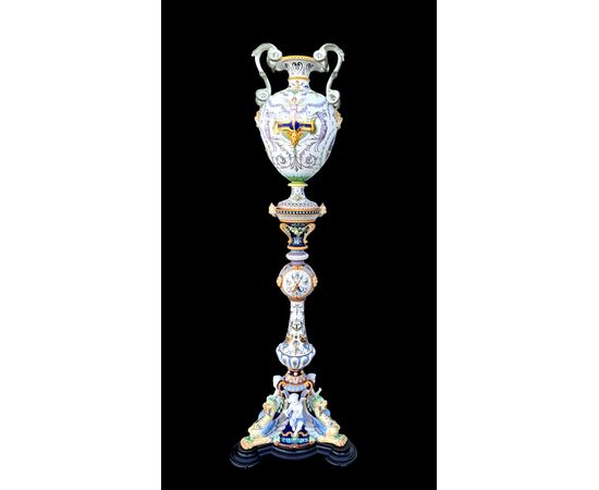 Large majolica vase with column. Ginori manufacture.