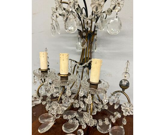 Antica coppia di appliques '900 a tre luci con gocce di cristallo 40x40x20cm