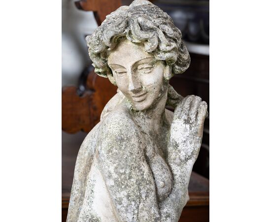 Coppia di sculture antiche da giardino in pietra Vicentina. Periodo XX secolo.