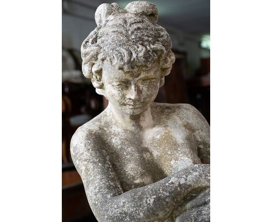 Coppia di sculture antiche da giardino in pietra Vicentina. Periodo XX secolo.