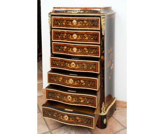 Secretaire Napoleone III in legni esotici pregiati con applicazioni in bronzo dorato. Francia XIX secolo.