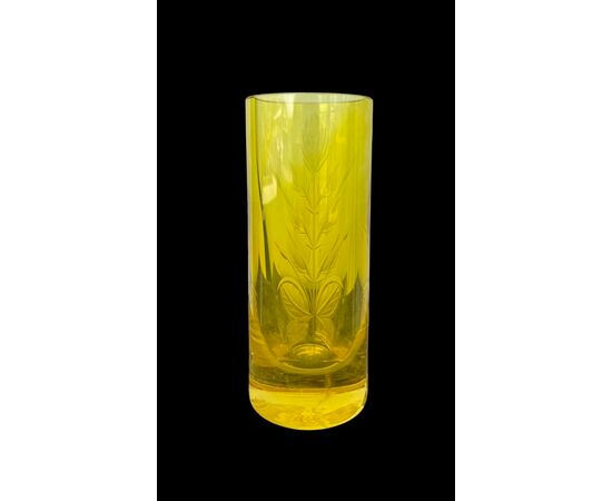 Vaso in cristallo cilindrico,molaro con motivo floreale.Boemia.