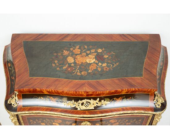 Secretaire Napoleone III in legni esotici pregiati con applicazioni in bronzo dorato. Francia XIX secolo.
