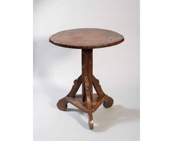 Round walnut table, Lombardy, 16th century.