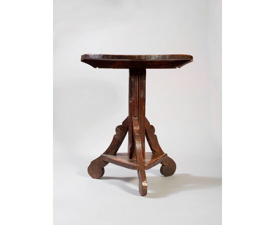 Round walnut table, Lombardy, 16th century.